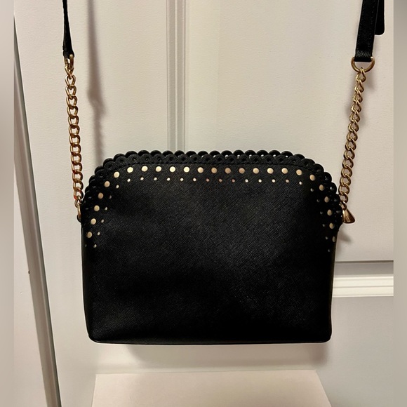 Michael Kors Crossbody Cindy Dome Scallop Purse Black and Gold - Picture 2 of 3